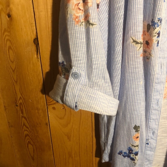 Button-up top - Picture 3 of 5